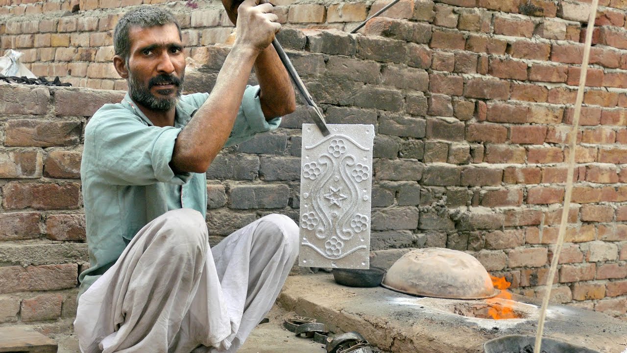 Metal Casting a Aluminum Plate Used in Fancy Bricks Making
