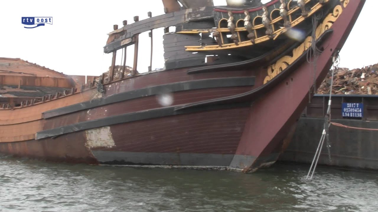Hoeben Metalen in Kampen sloopt replica VOC-schip