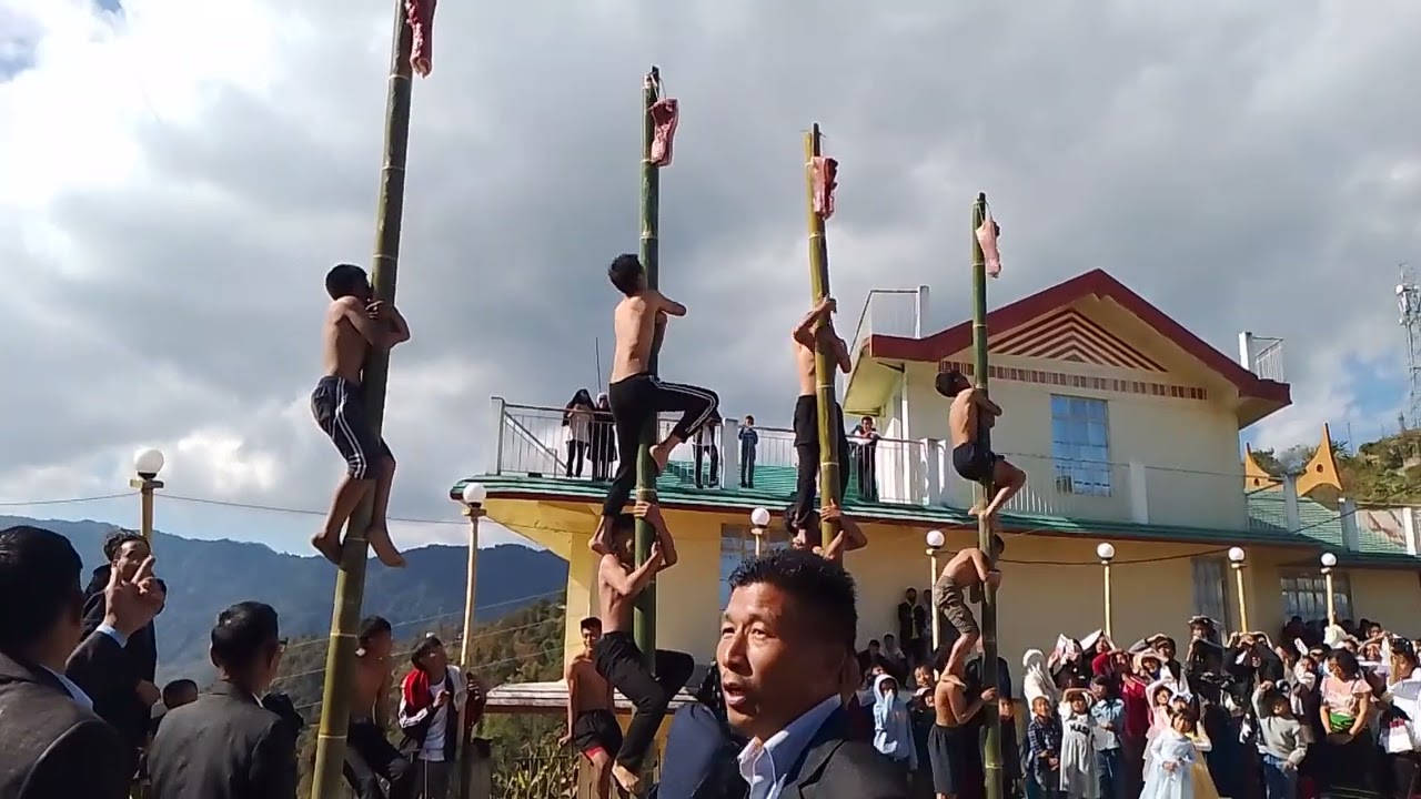 Bamboo climbing competition on Christmas day (Thetsumi Village)