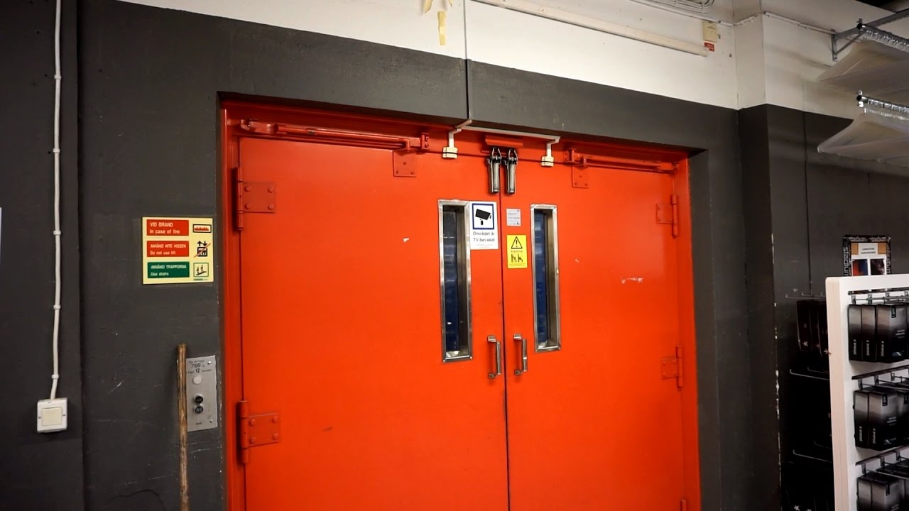 Machine Room Tour! Original 1971 KALEA hydraulic freight elevator @ Stadium, Gävle, Sweden