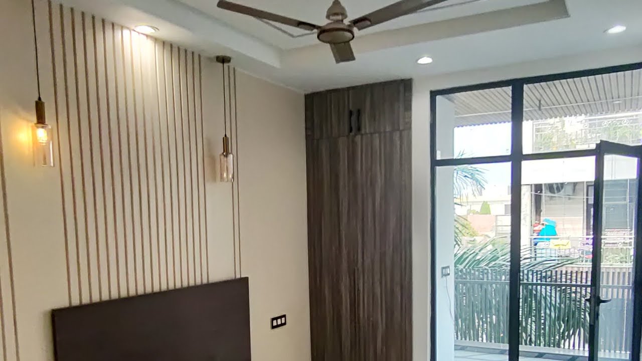 30 Ft चौड़ी Gali में 3 BHK Flat For Sale in Shakarpur Laxmi Nagar with Lift, Car Parking 9643258734