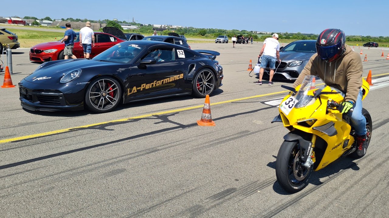 Ducati V4-S vs 750HP Porsche 992 Turbo S
