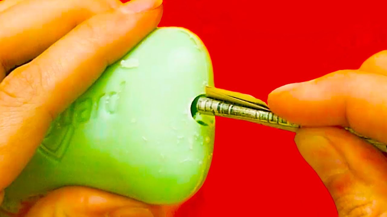 40 SMART TRAVEL TIPS AND HACKS