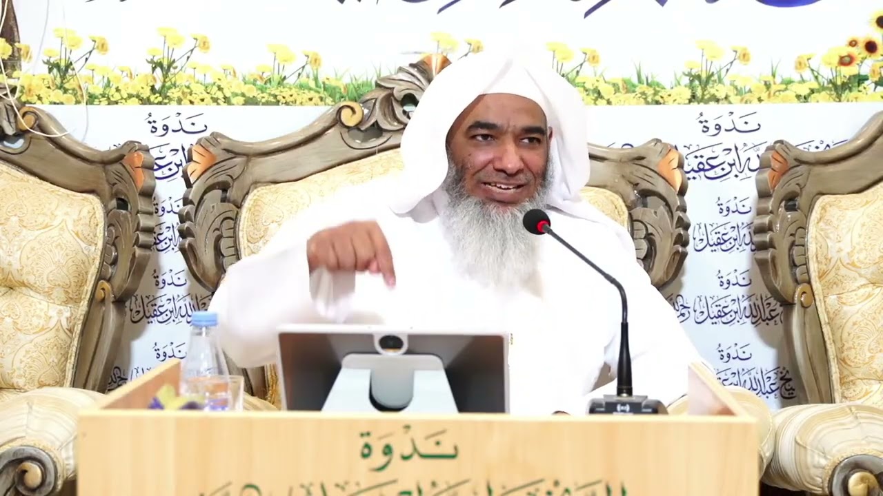 يتعامل مع اصحابه بالخلق