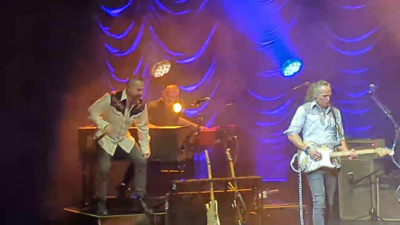 Proud Mary by Alfie Boe and Jason Manford