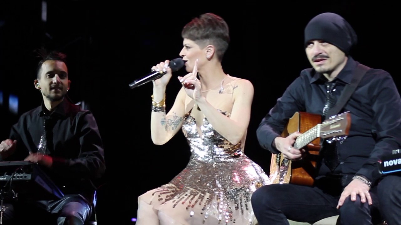 Alessandra Amoroso - Medley Acustico (Live @ Arena di Verona,Vivere a Colori Tour 28-04-17)