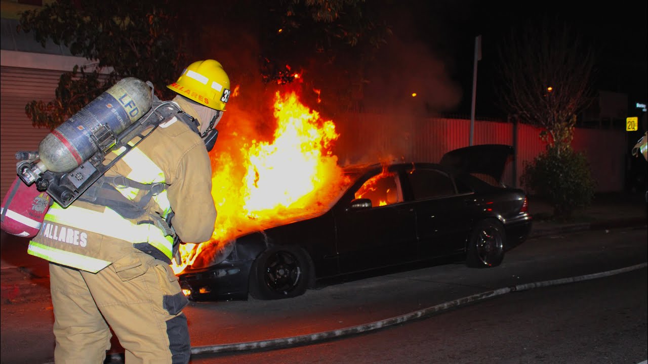LAFD Engine 33 Extinguishes Auto Fire