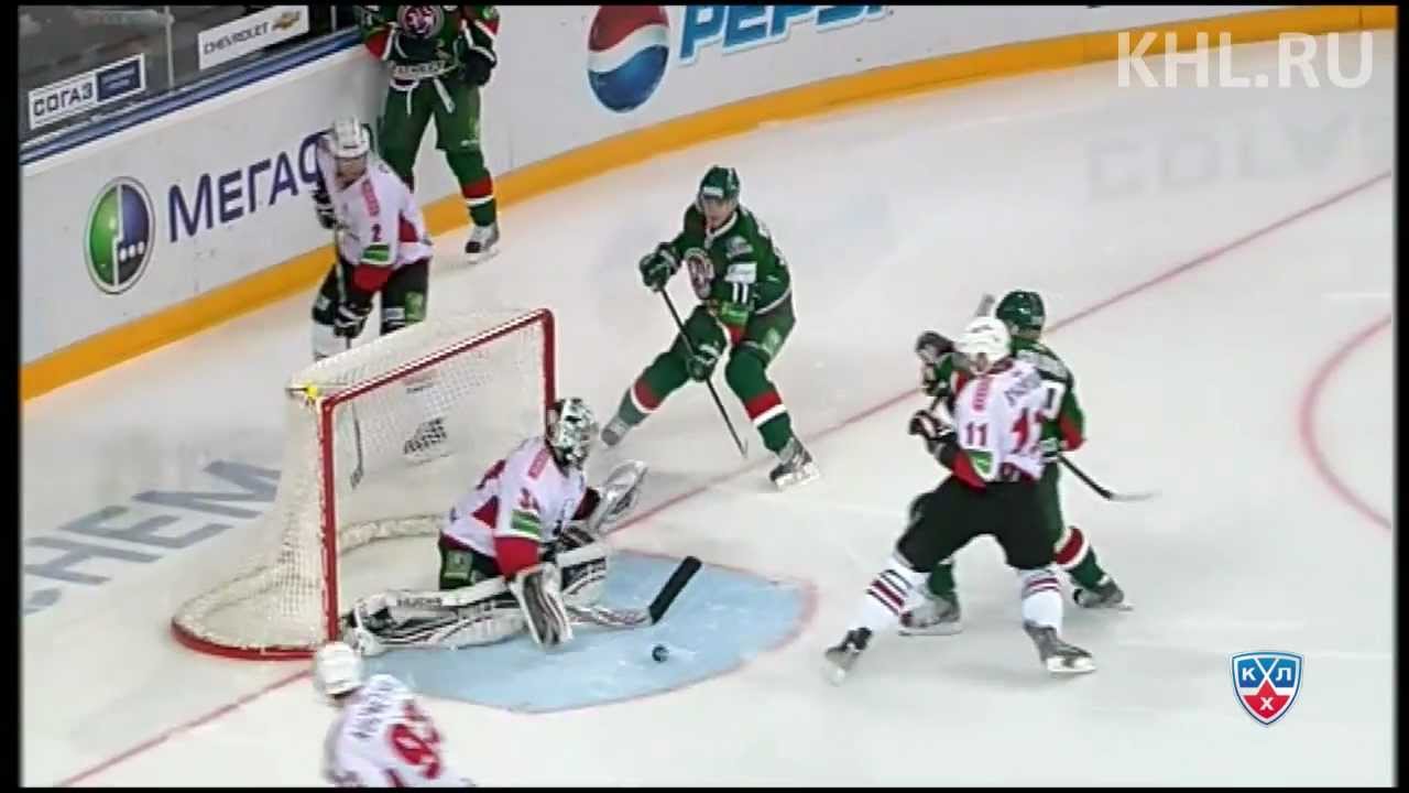 Гарнетт останавливает Бодрова / Garnett's glove save on Bodrov shot
