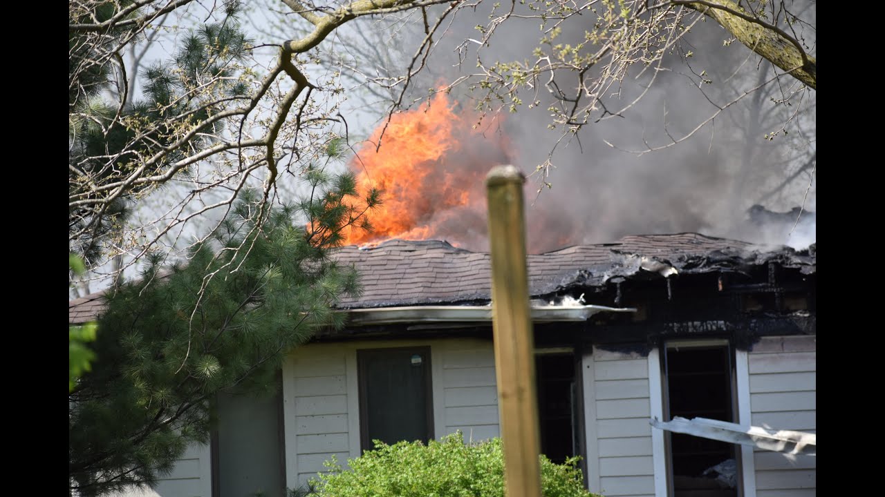 Antioch FD + Mutual Aid on Scene of a Working Structure Fire in Antioch, IL 05/13/22
