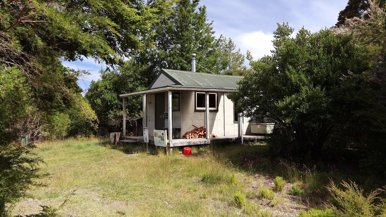 Castle Rock Hut: Overnight Tramp in Abel Tasman National Park & Harwoods Hole