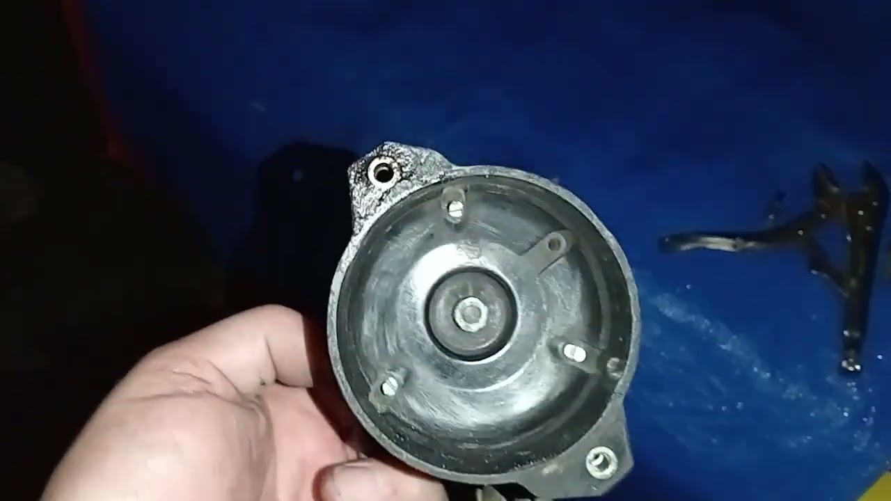 Removing the distributor cap and servicing in Suzuki multi cab van 