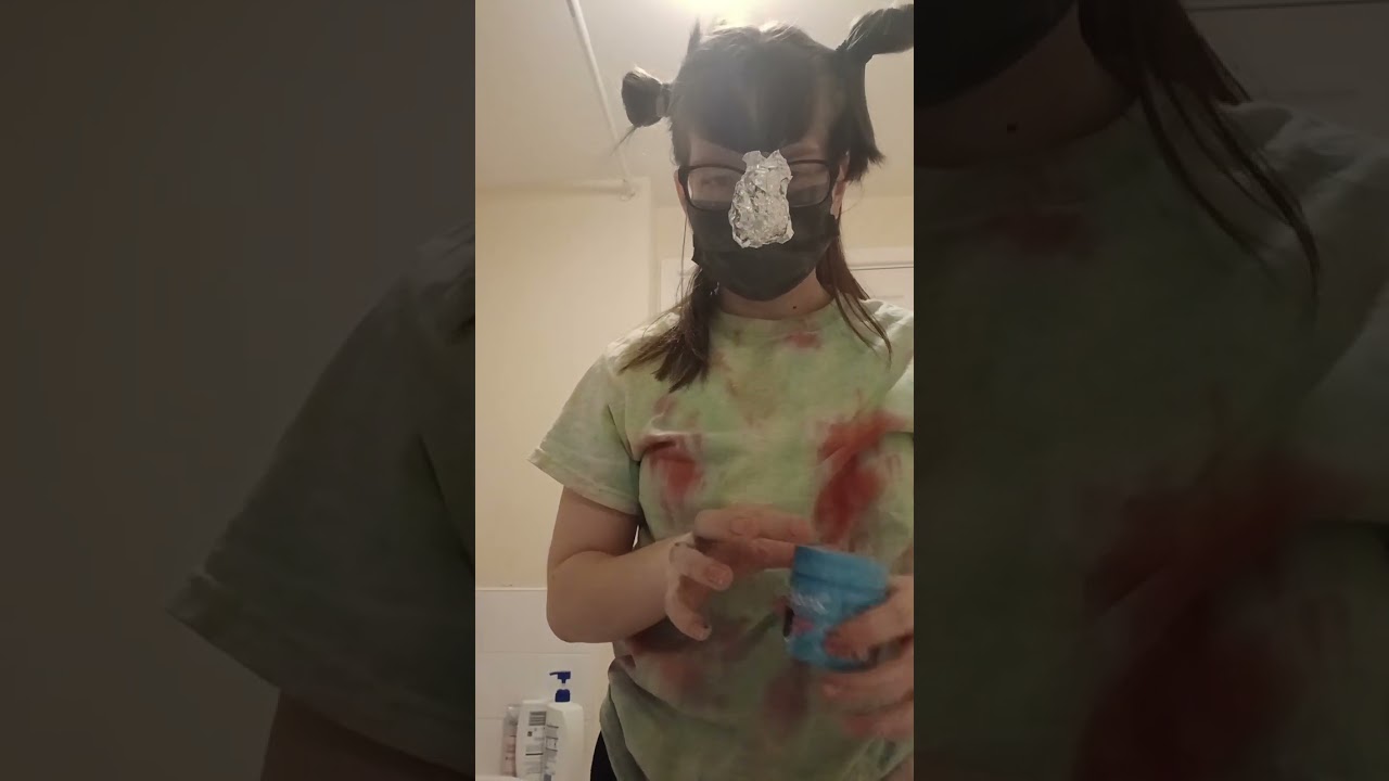 my mum helped me with the aftermath of my blue hands :3