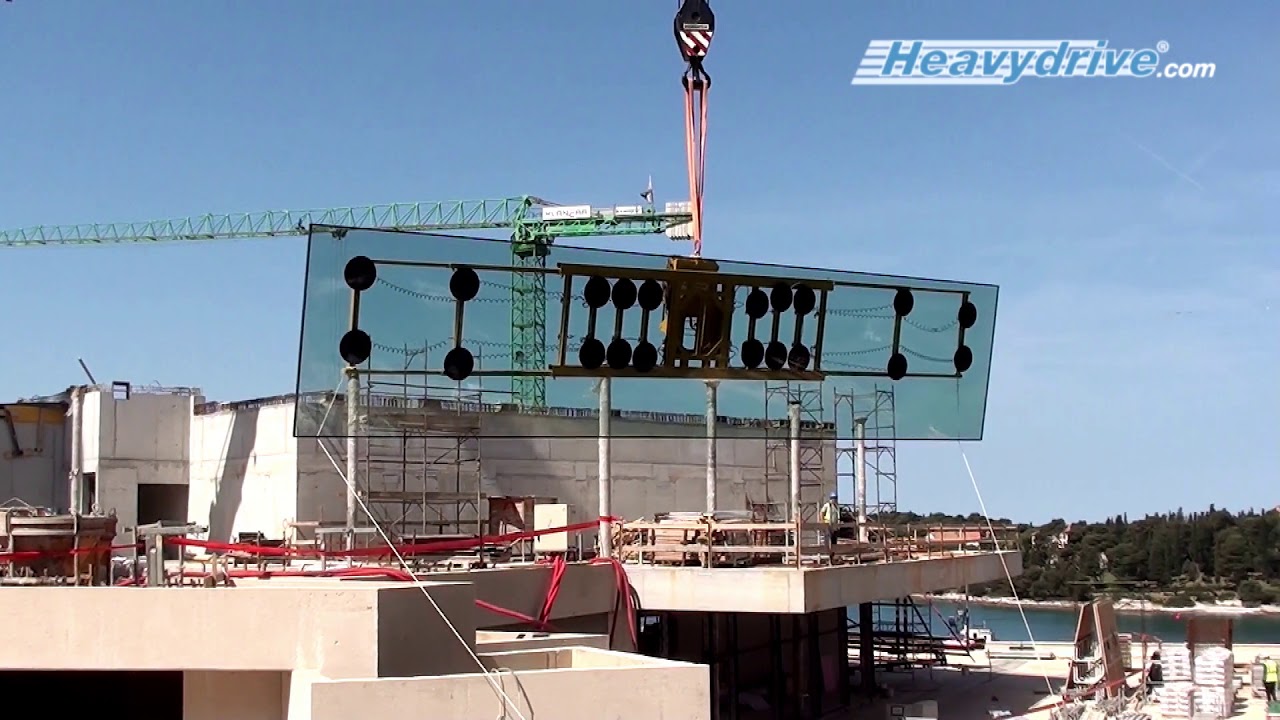 Breath-taking assembly of 15-metre-wide glass façade in Croatia