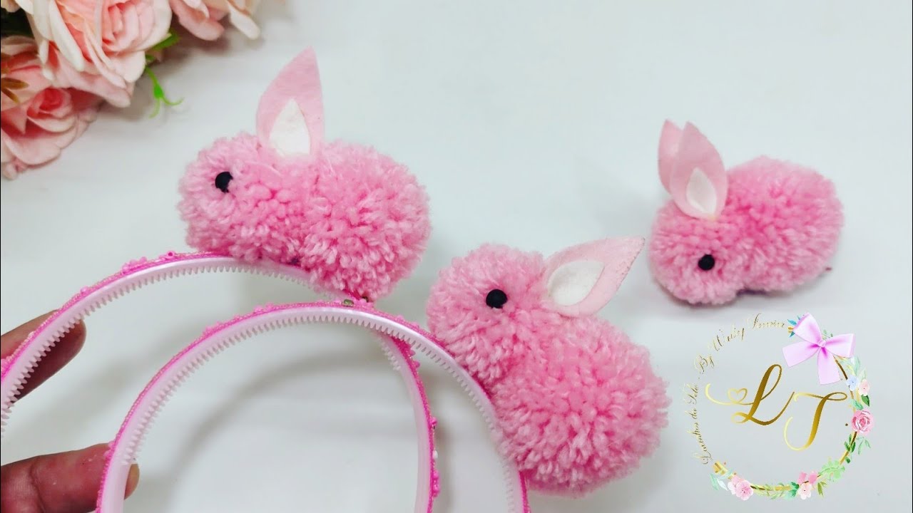 Aprenda a fazer Coelhinho da páscoa com pompom de lã. Tiara para páscoa. Lucre muito gastando pouco.