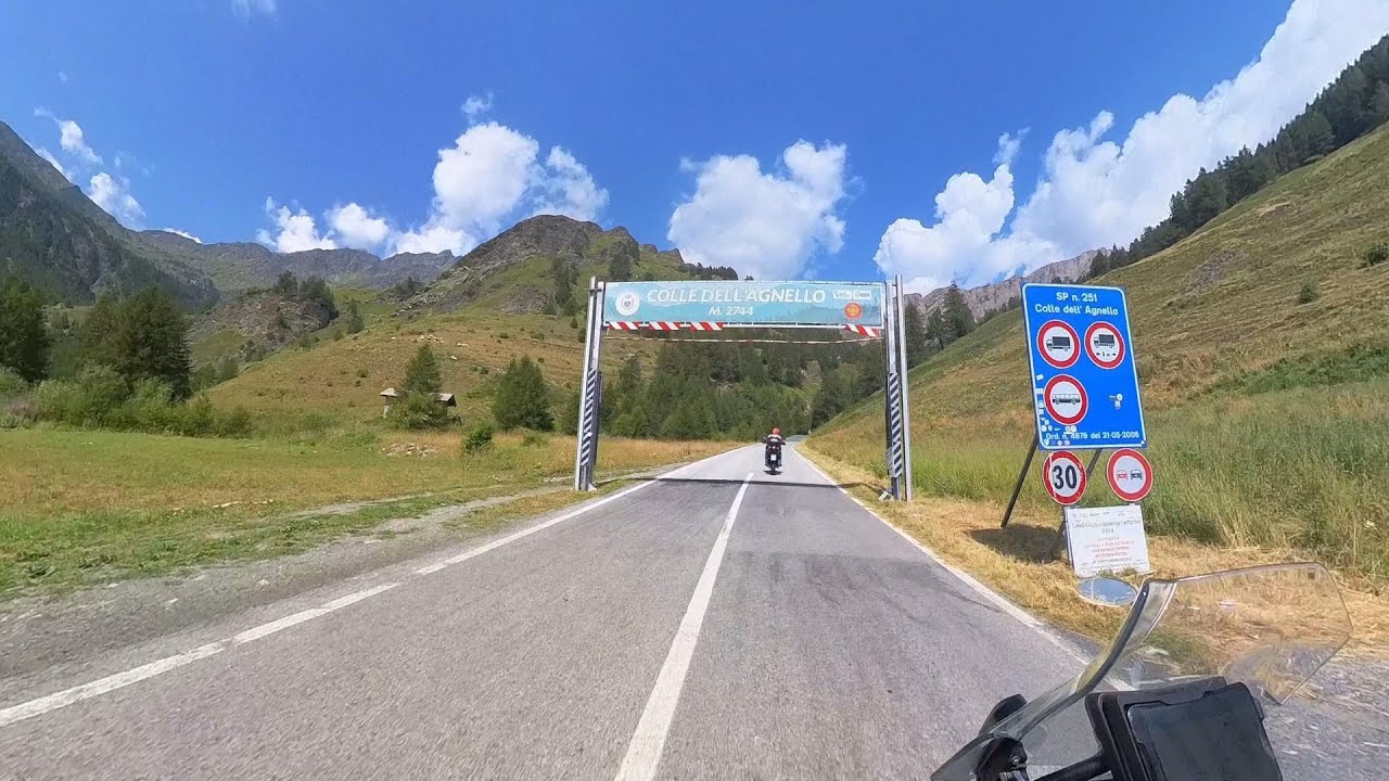 Moto avventura: tour attraverso i suggestivi passi di montagna fra Piemonte e Francia