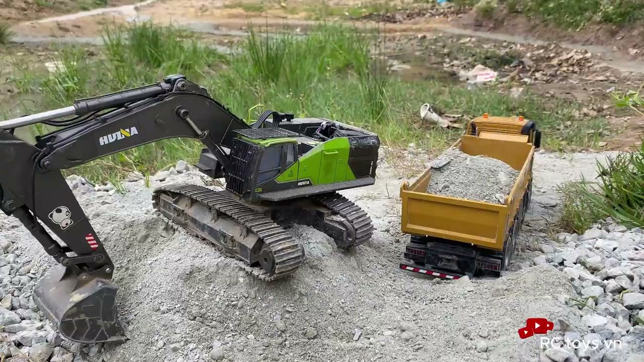 xe chở đá tại mỏ về đổ xuống sông làm đường.#xecongtrinh #dieukhientuxa #rc #maymuc #xetai #RCtoys