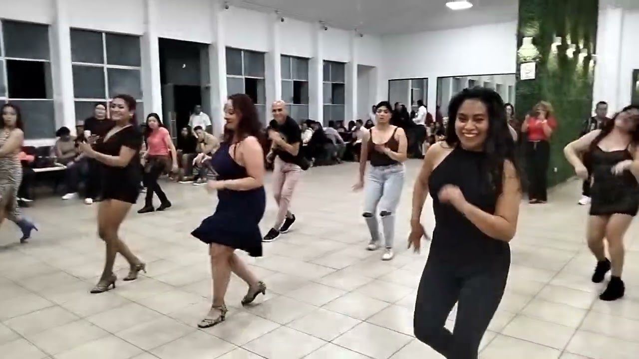 Clase de Salsa Ladies Style por Rosa Villagran con Jade Claudia, Daniela Pimentel