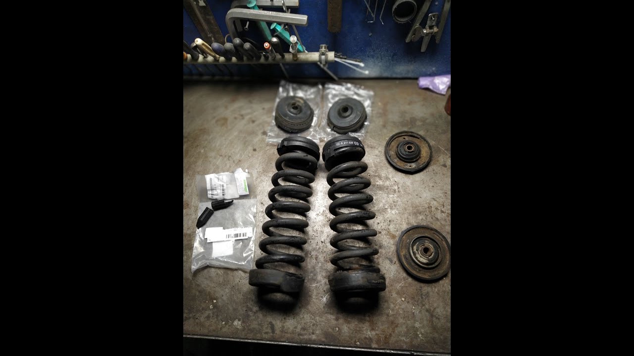 Мерседес W211. Замена верхних проставок пружин задней подвески.