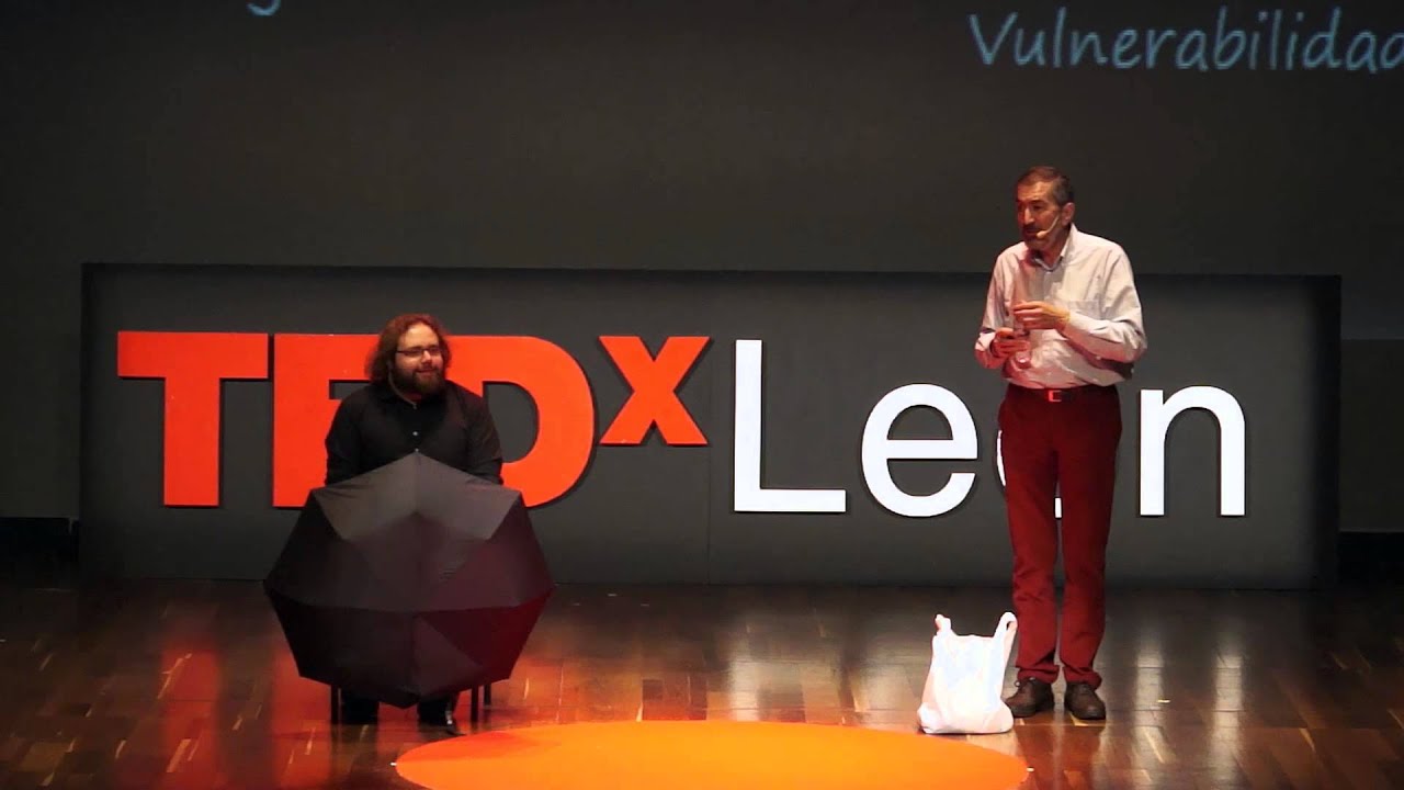 ¿Alguien dijo desastre? | Francisco Rey | TEDxLeon