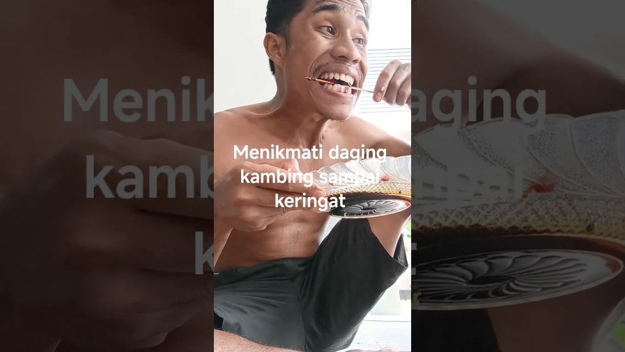 menikmati daging kambing sampai berkeringat 