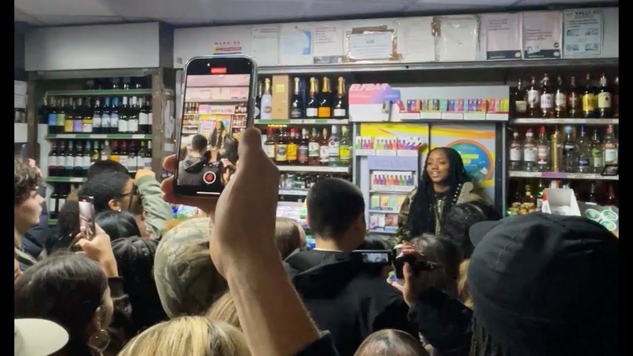 Dexter live in the newsagent // Seven Corners