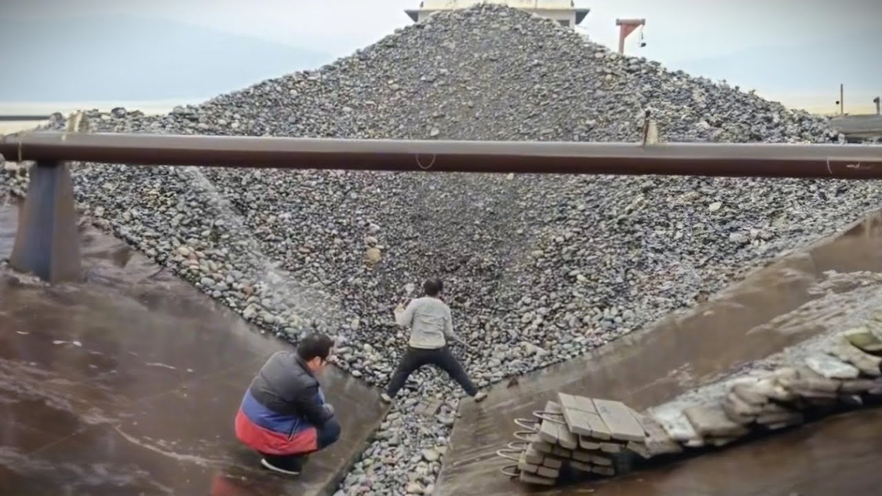Barge unloading | Satisfying video