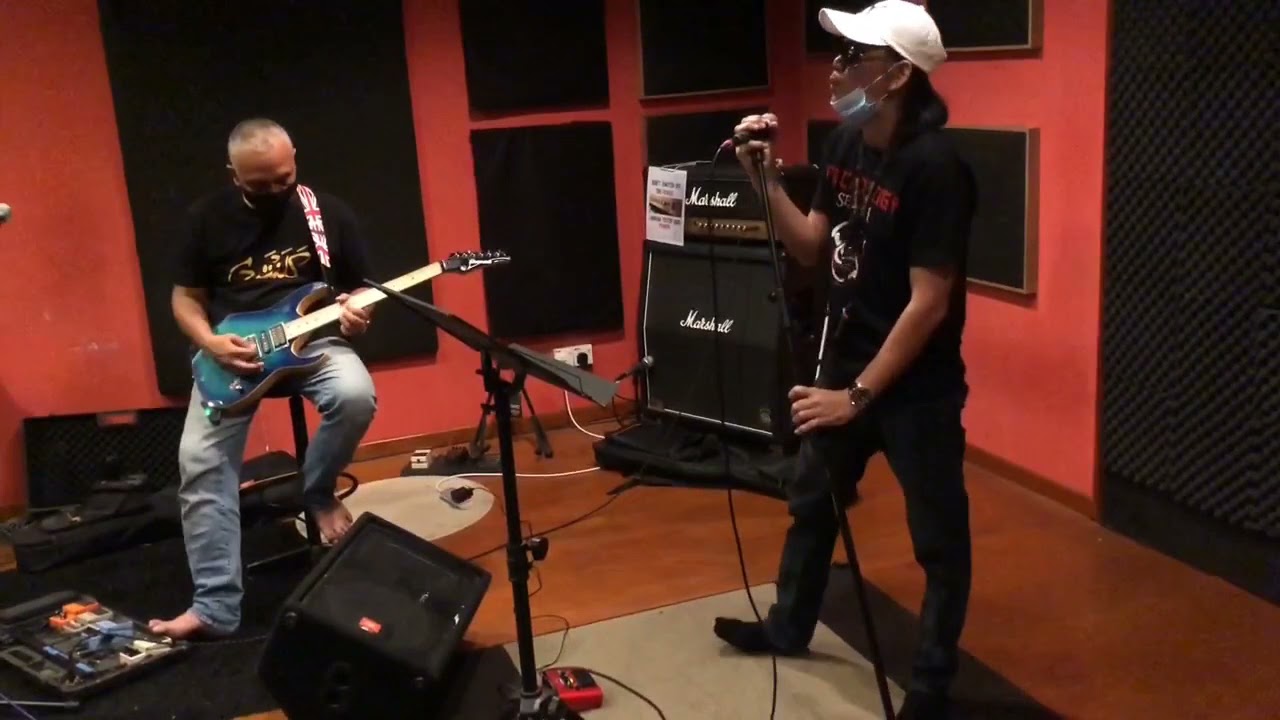 Mentari Merah Di Ufuk Timur. Search ( Cover)