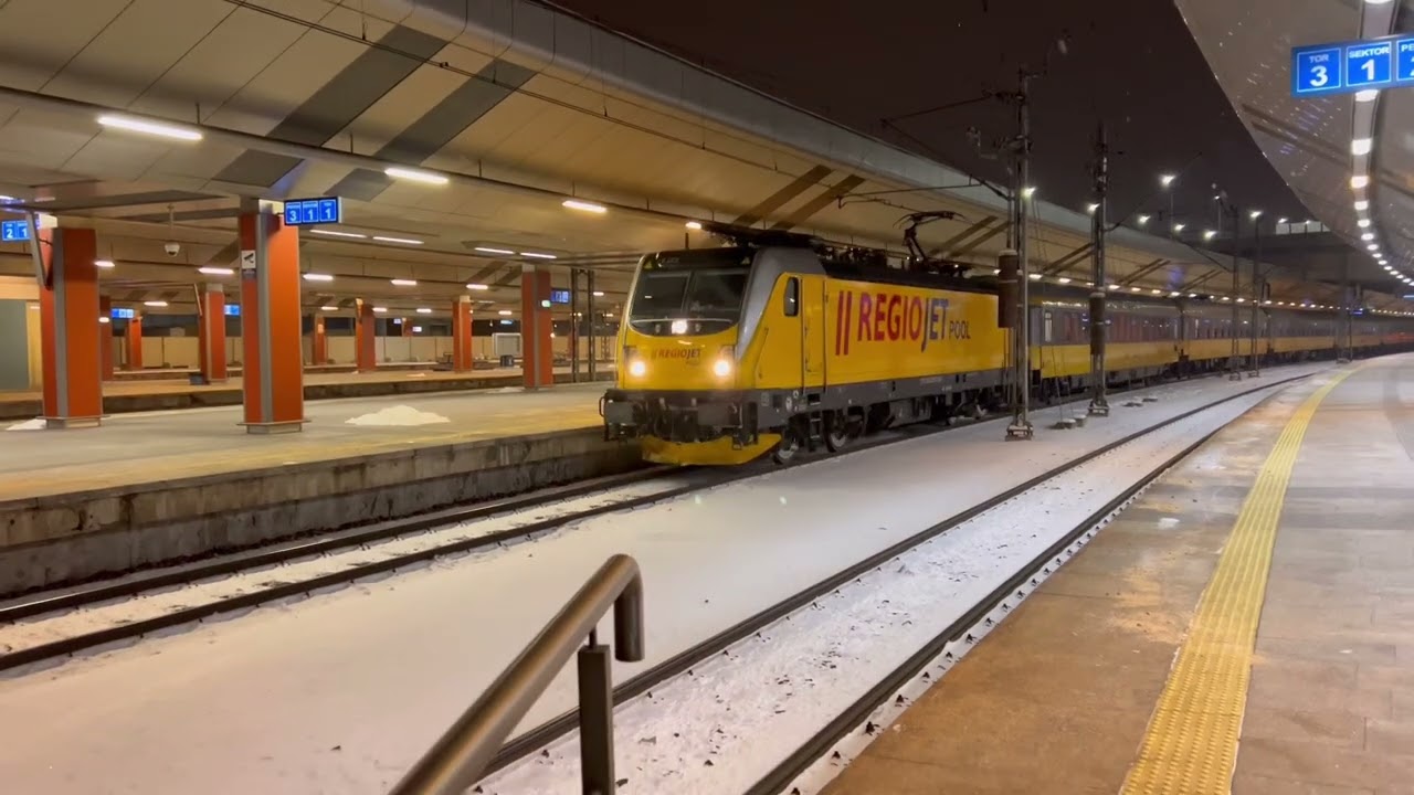 Regiojet Sleeper trains Premysi - Praha at Krakǒw Główny Mega late