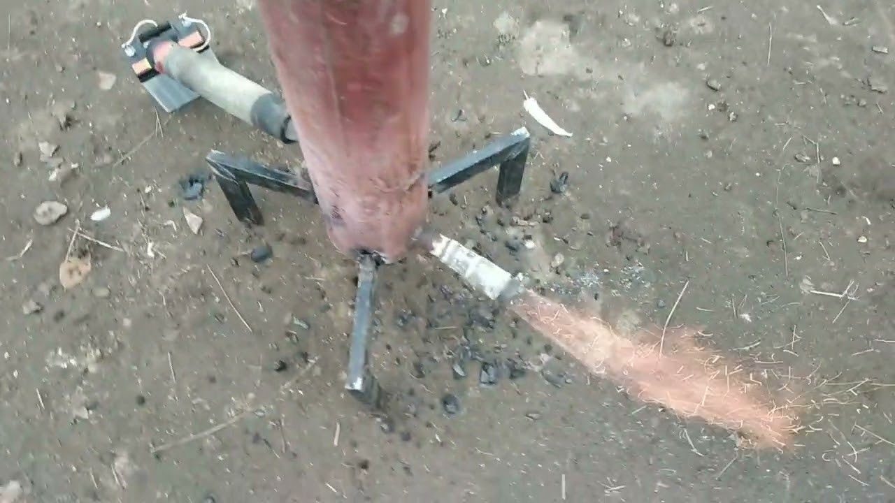 Угольный газген на дереве.