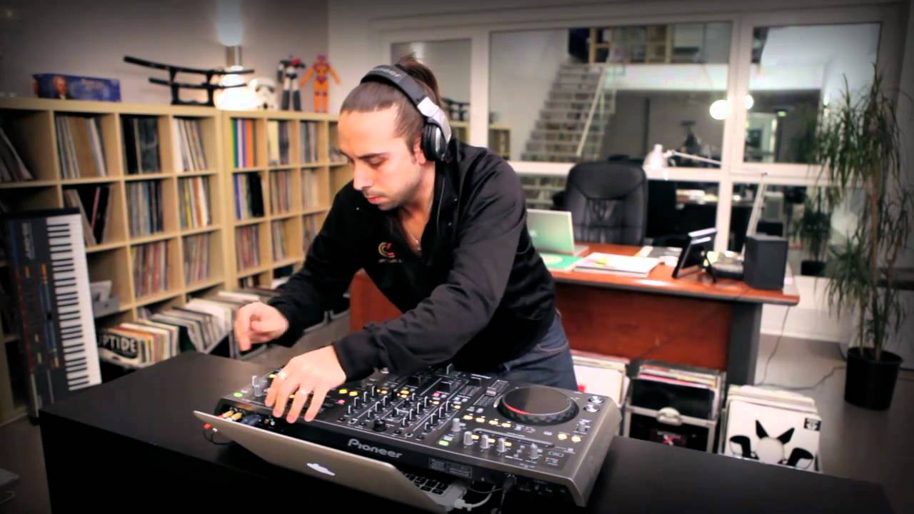 Presentación oficial del controlador DDJ-T1 de Pioneer con Cristian Varela