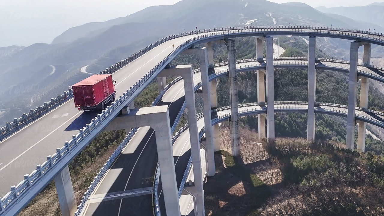 Driving Heavy Truck on China’s Scariest Mountain Highway