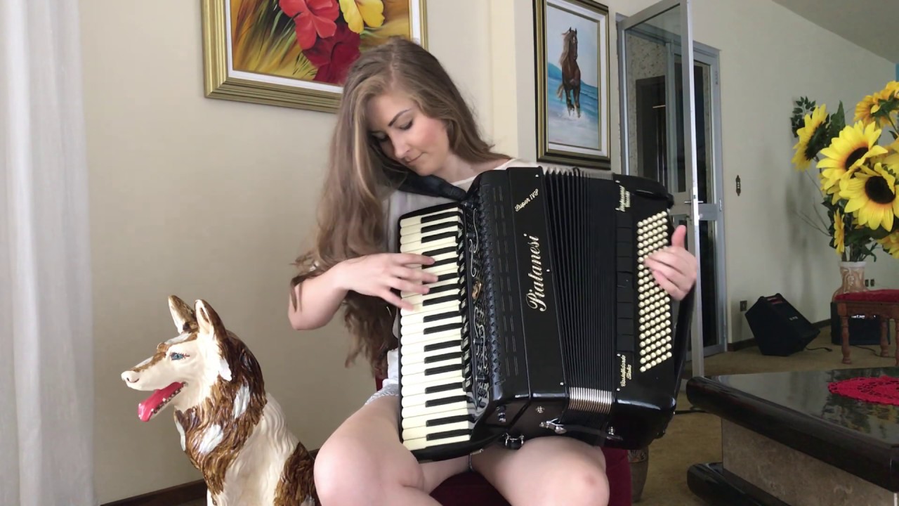 Música Francesa na sanfona com Bia Socek