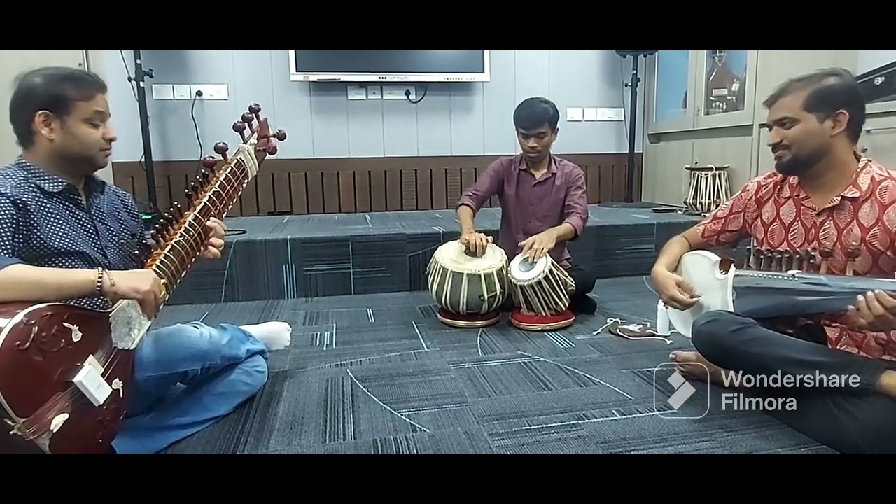 Jamming with Aditya Apte on Sarod. Pavan Sidam on Tabla. LaxmiNarayan 🙏