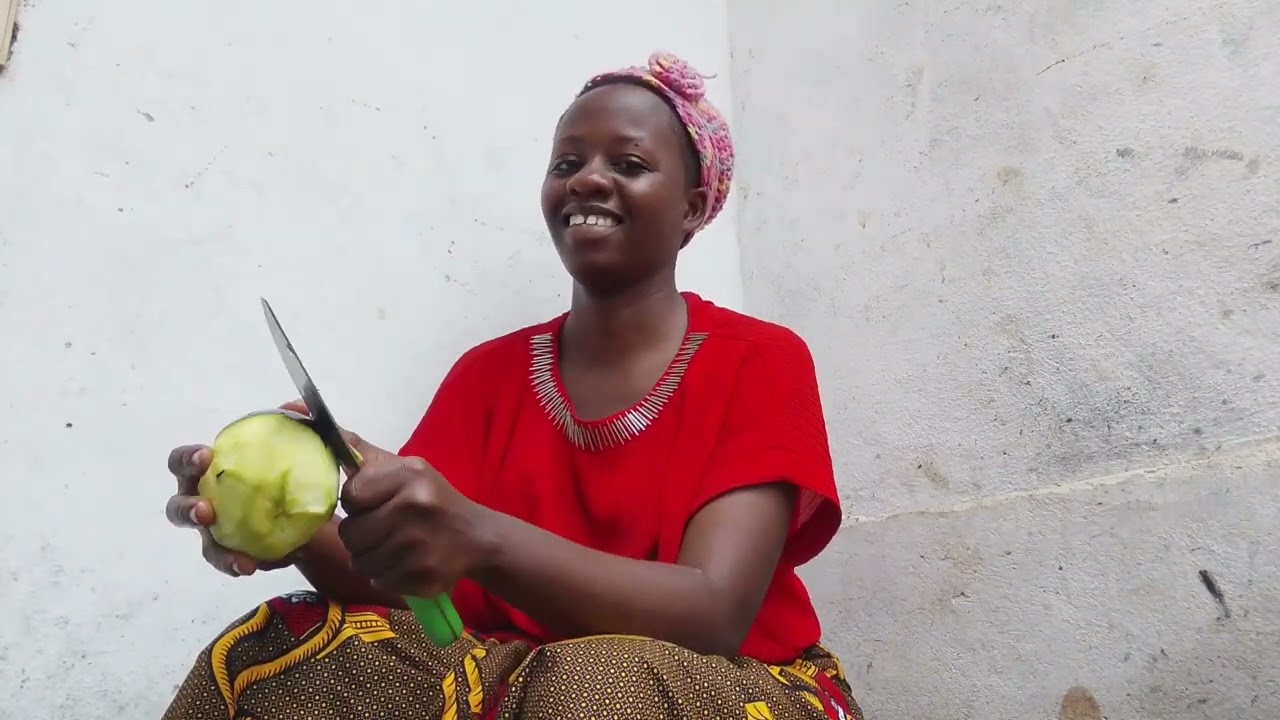 Spend a day with me: cooking sombe( cassava leaves)