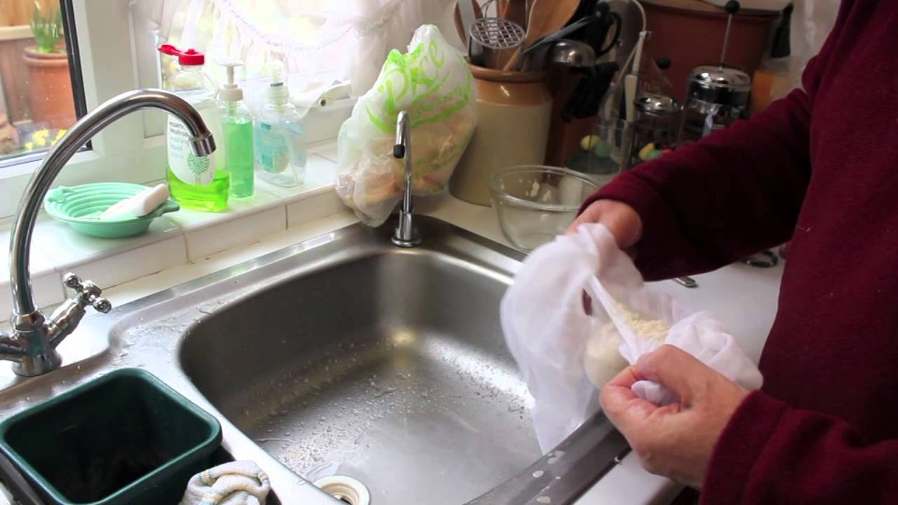MAKE SUPERB FISHING BAIT - BREAD PASTE