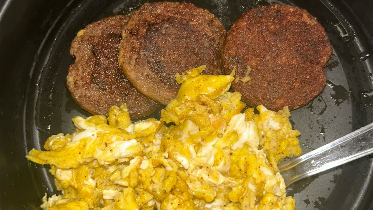 Breakfast time, eggs, and sausages  #breakfast #viral ￼
