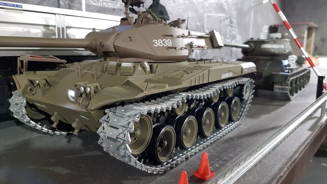 ТАНКИ В ГОРОДЕ ... RC TANKS IN THE CITY