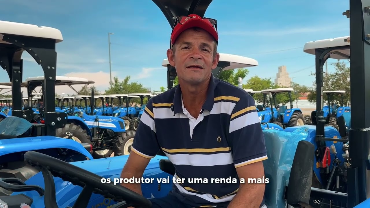 Recebimento de dois tratores por meio da Empaer.
