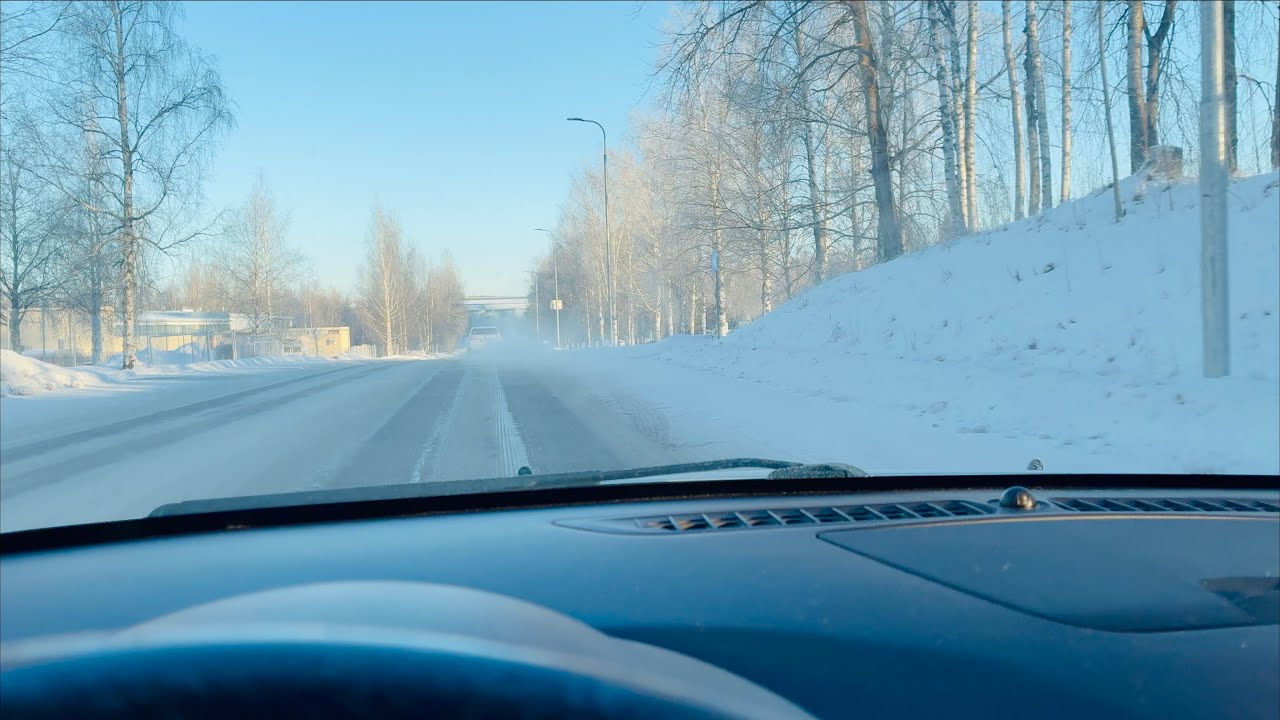 -30 fok környékén tönkrement autók