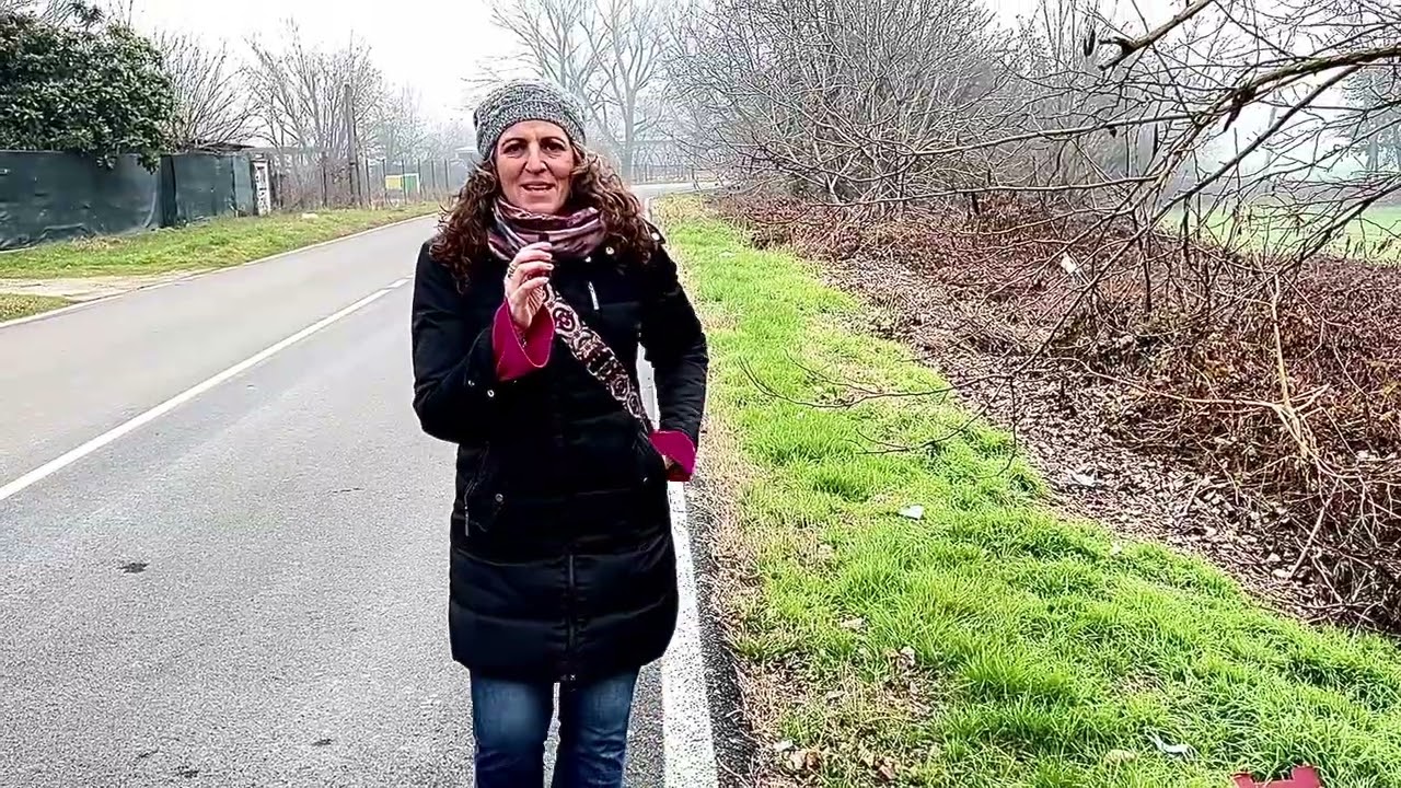 Via Antichi Budri, rifiuti ovunque. I Limpiadores non bastano, ogni giorno chili di rifiuti