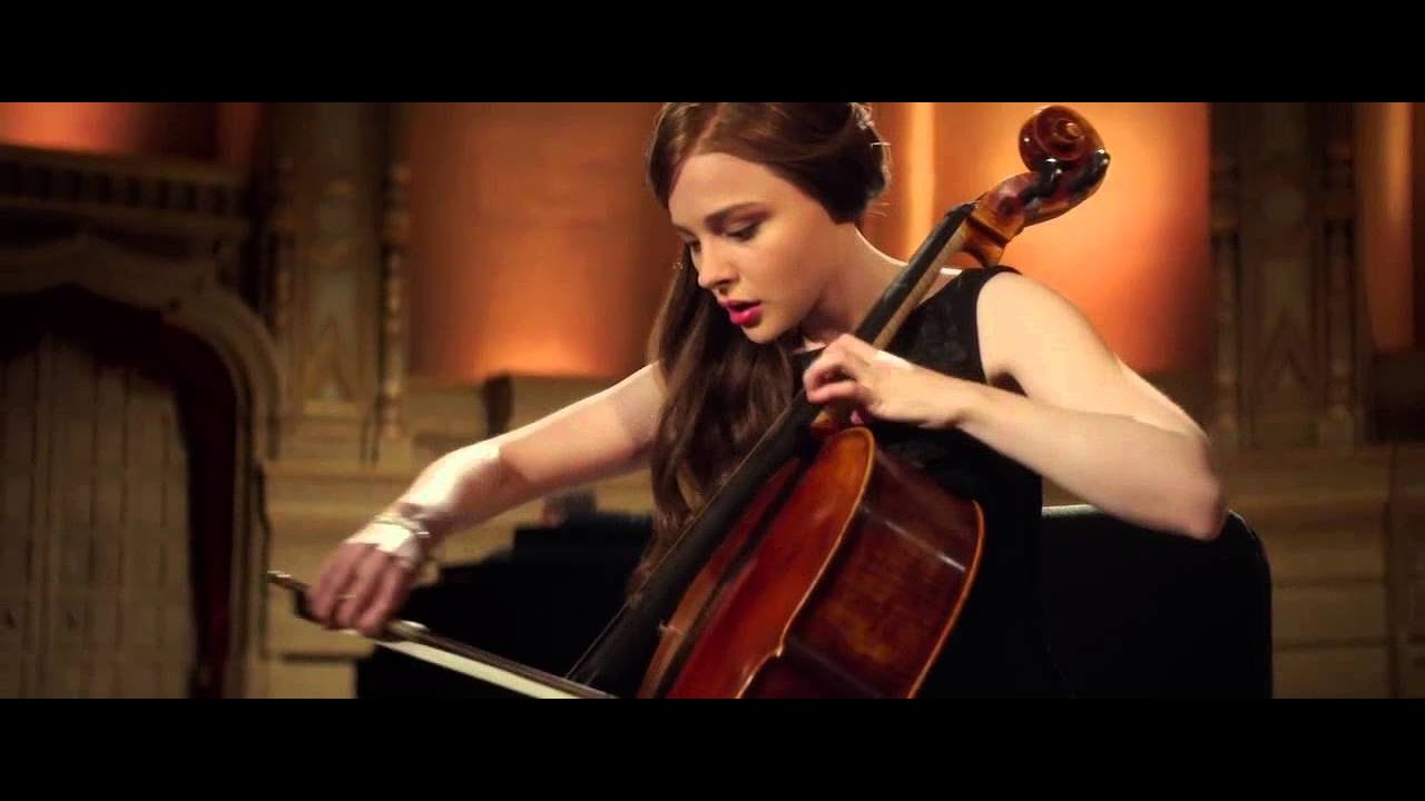 Chlo&euml; Moretz playing cello (If I Stay)