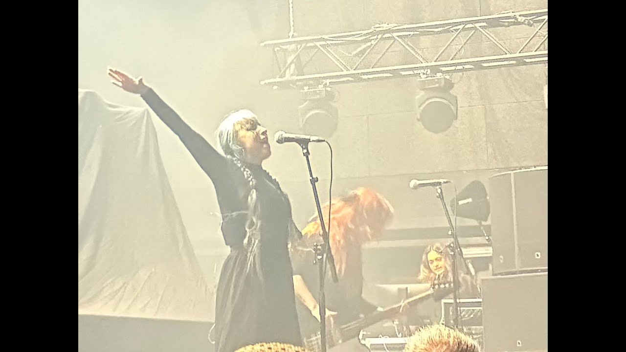 Kaelan Mikla - Hvítir Sandar @poppodiumdoornroosje Nijmegen 26 november 2025