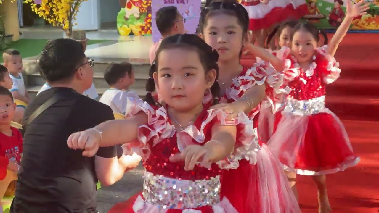 Múa tết Lá 3