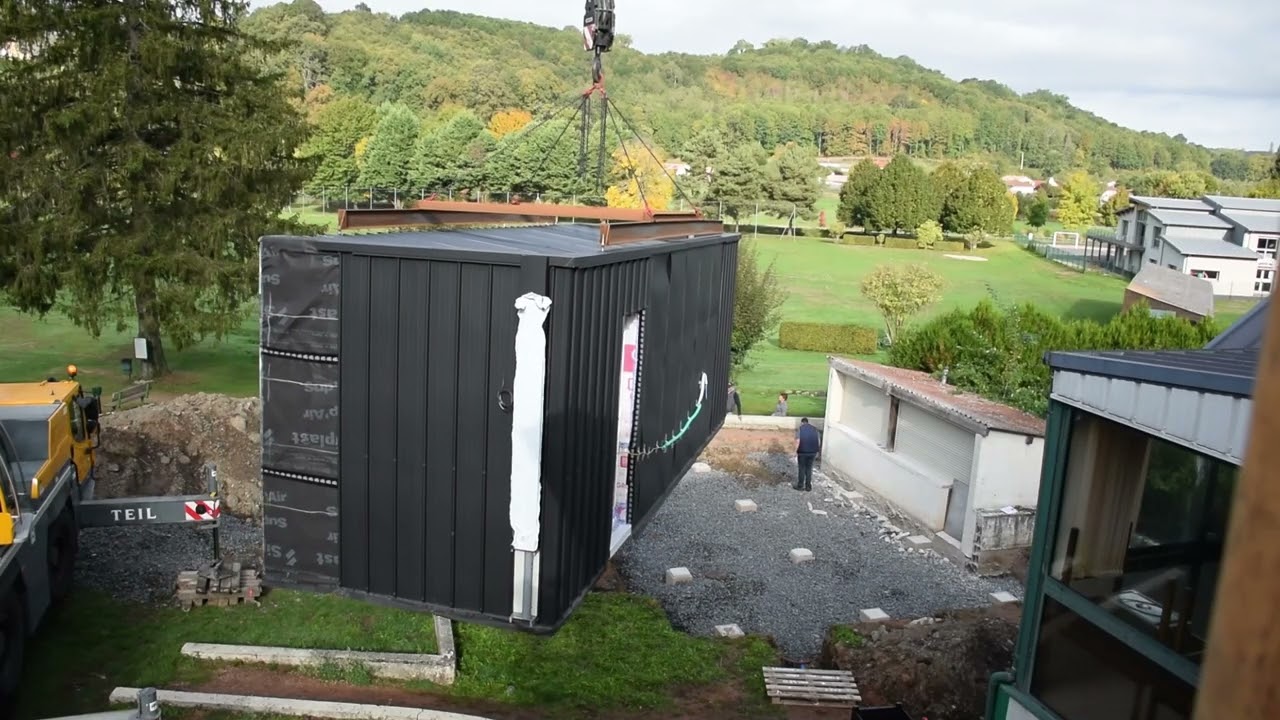 Livraison et installation d'une structure modulaire à ossature métallique Modul'Theil.
