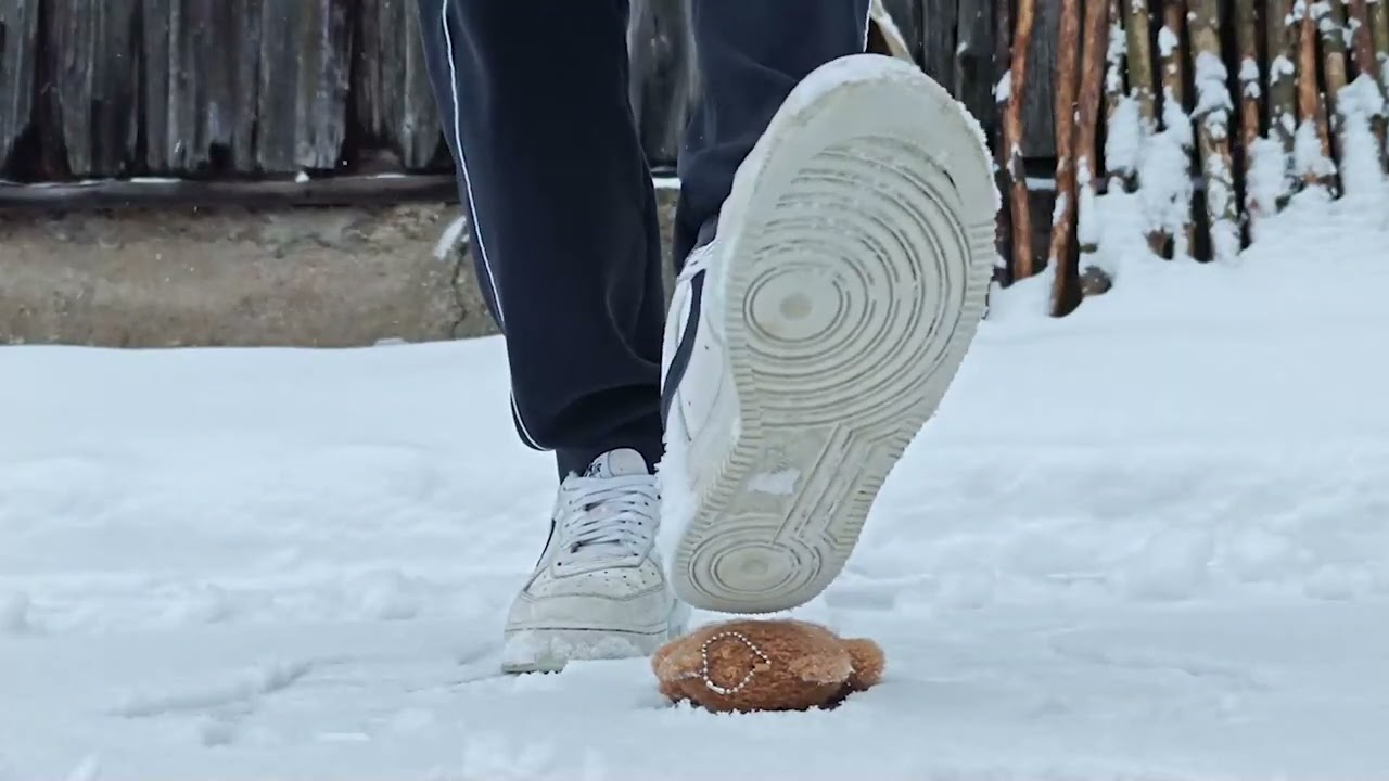 Nike Sneaker shoe trample crush stomp