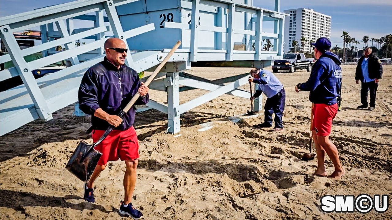 𝗦𝗘𝗔𝗦𝗢𝗡𝗔𝗟 𝗗𝗘𝗣𝗟𝗢𝗬𝗠𝗘𝗡𝗧: LA County Lifeguards Reposition Towers Ahead of Beach Season