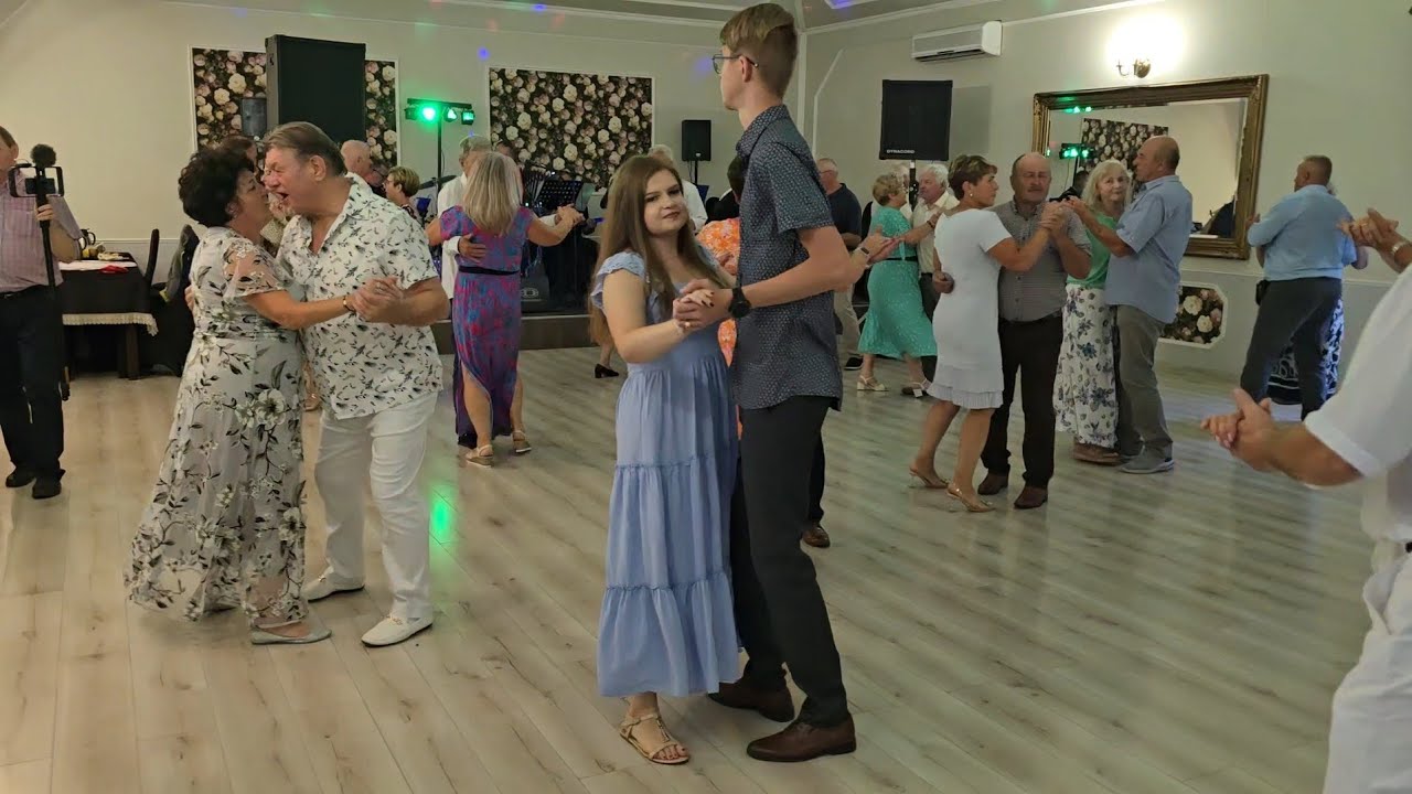 9 08 2025 RELACJA NA ŻYWO! No i ruszyły pary do tańca - dopiero się zbieramy ale fajnie zaczynamy!