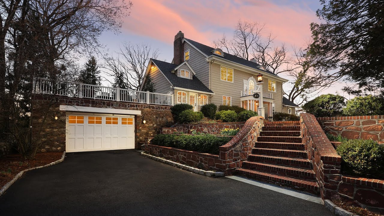 1021 Lawrence Avenue, Westfield
