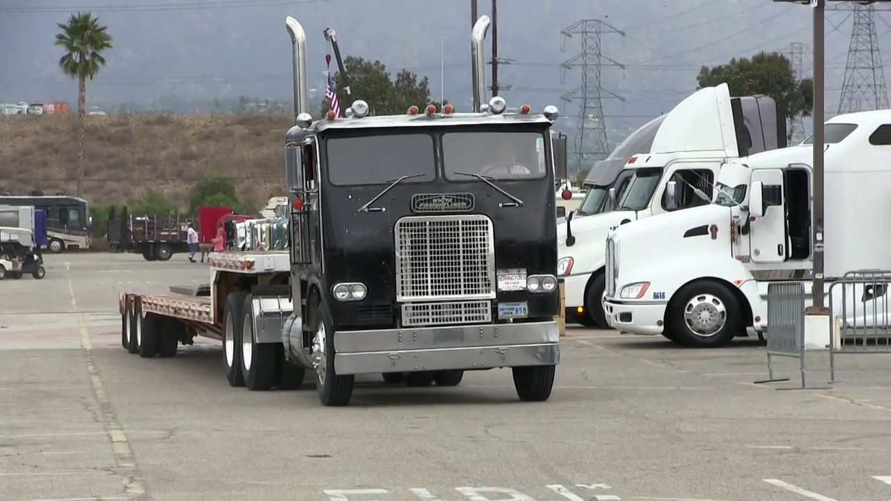 A Buzzin' Dozen Detroit Diesel 12V71 In Berrington's White/Freightliner Cabover Arriving At TFK 2018