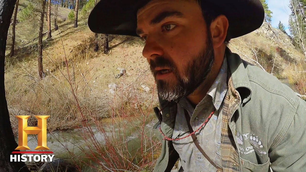 Mountain Men: Bear Attacks the Youren's Dogs (Season 8) | History